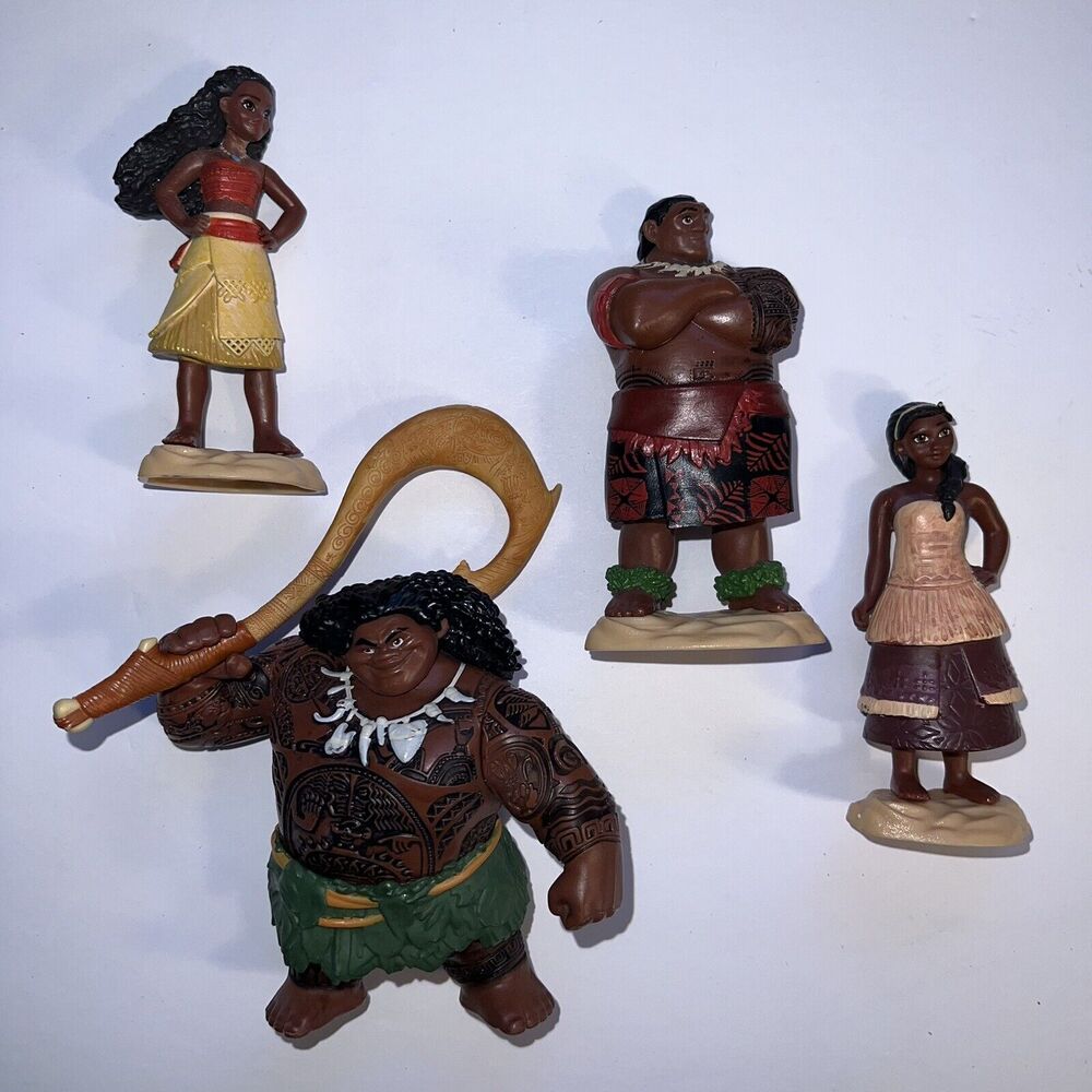 Disney Moana Island Figurine Set Family with Moana Maui Chief Tui and Sina